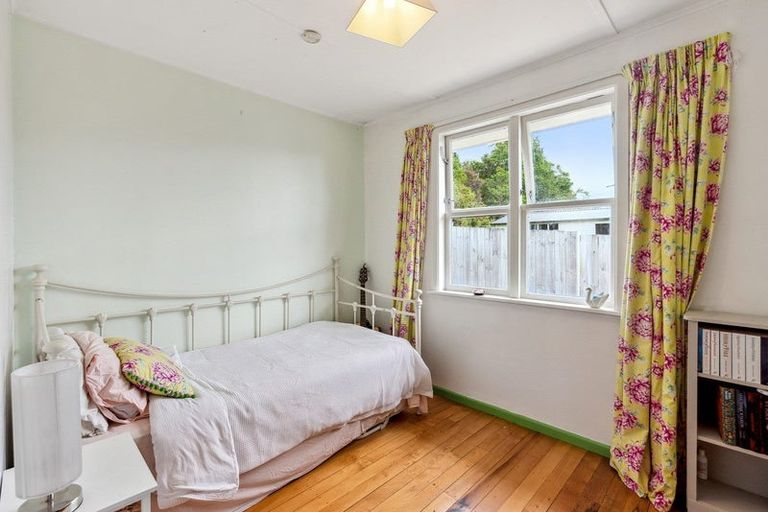 Photo of property in 12 Brazier Grove, Paraparaumu, 5032