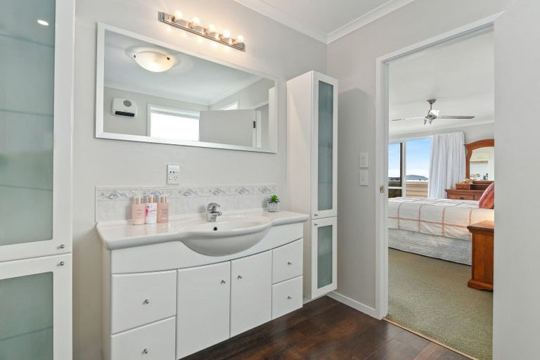 Photo of property in 19 Cobbe Place, Pomare, Rotorua, 3015