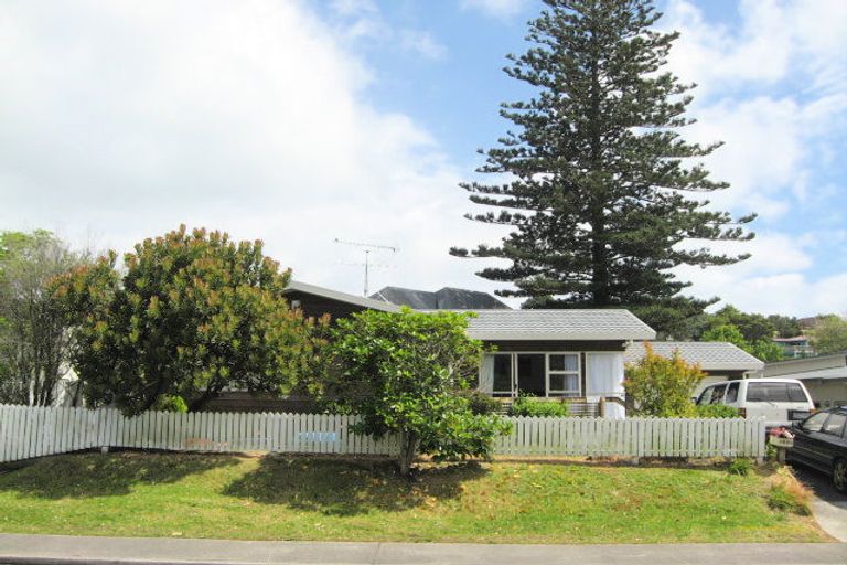 Photo of property in 868a Whangaparaoa Road, Manly, Whangaparaoa, 0930
