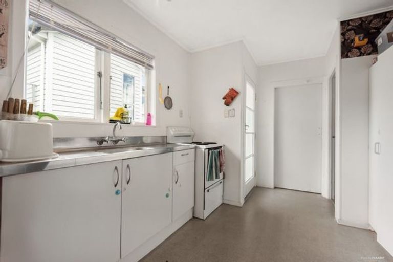 Photo of property in 25 Kaikoura Street, Henderson, Auckland, 0612