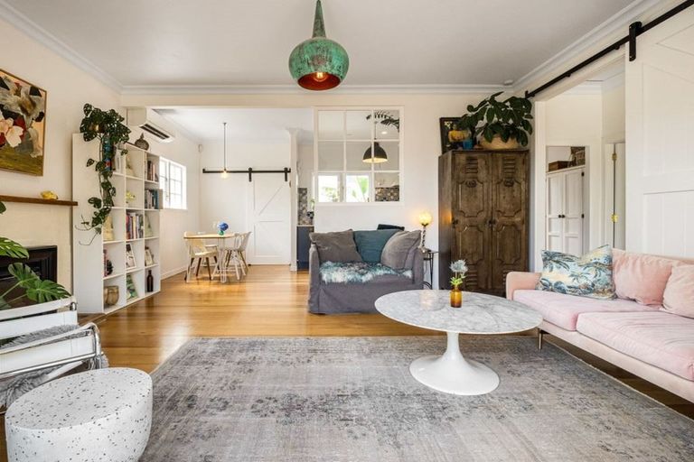 Photo of property in 1/92 Eversleigh Road, Belmont, Auckland, 0622