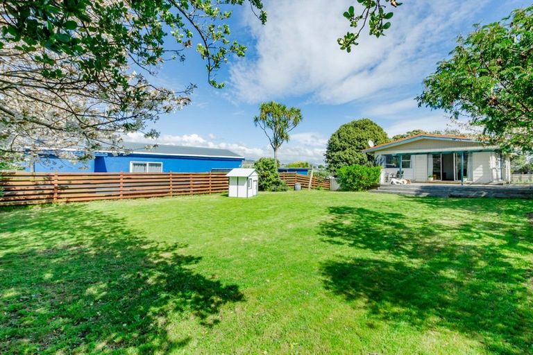 Photo of property in 17 Eruini Street, Waikanae Beach, Waikanae, 5036