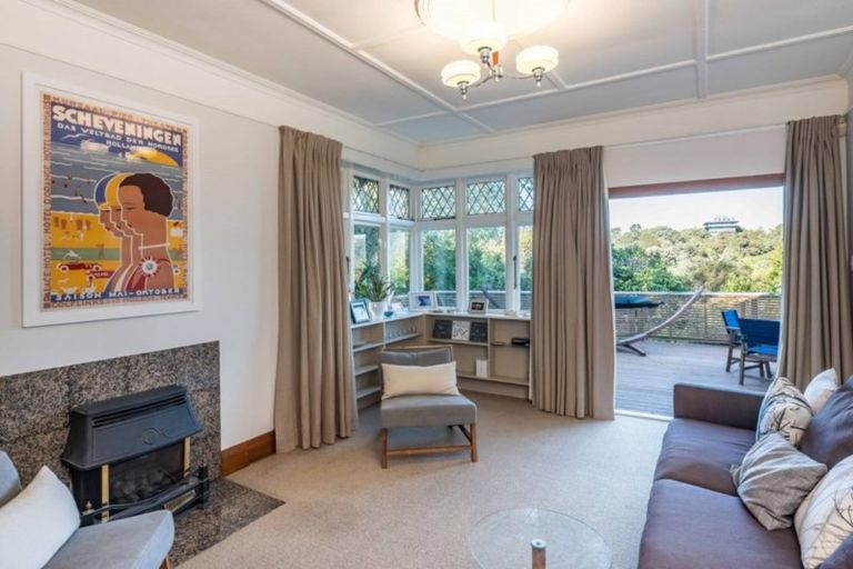 Photo of property in 6 Bank Road, Northland, Wellington, 6012