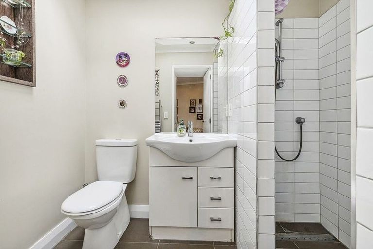 Photo of property in 101 Apu Crescent, Lyall Bay, Wellington, 6022