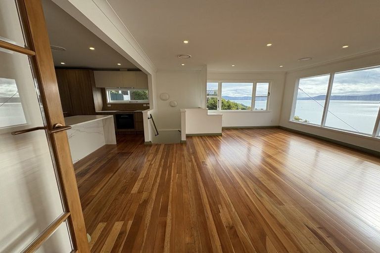 Photo of property in 71 Seatoun Heights Road, Seatoun, Wellington, 6022