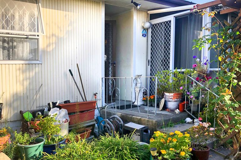 Photo of property in 2/42 Kenderdine Road, Papatoetoe, Auckland, 2025