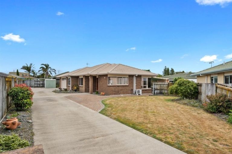 Photo of property in 6 Sequoia Grove, Mount Maunganui, 3116