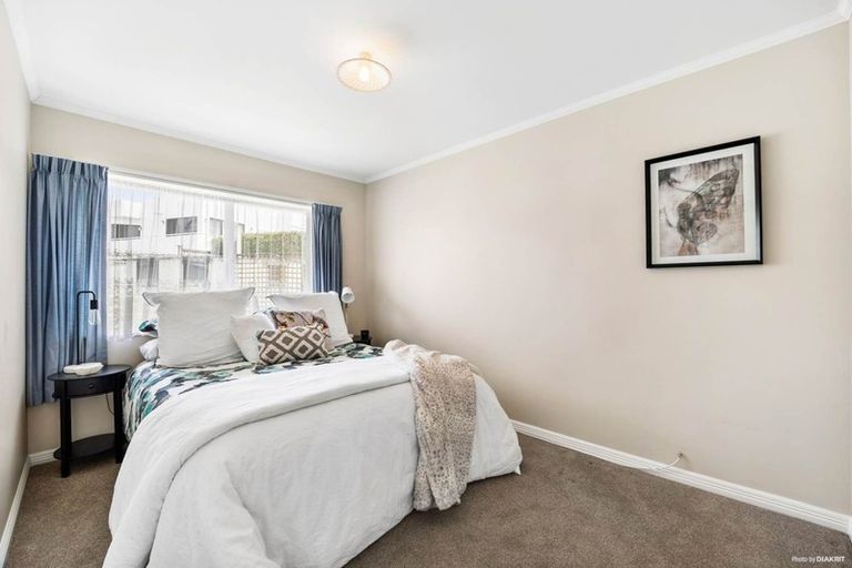 Photo of property in 9 Javelin Place, West Harbour, Auckland, 0618