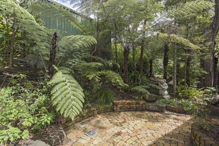 Property details for 167b Glengarry Road, Glen Eden, Auckland, 0602