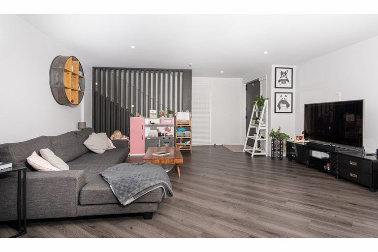 Photo of property in 18 Pottery Crescent, Hobsonville, Auckland, 0618