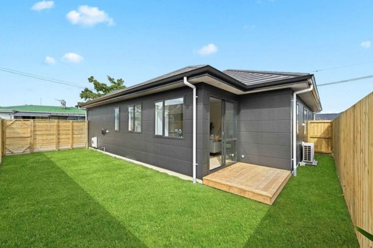 Photo of property in 2/48 Heath Street, Saint Andrews, Hamilton, 3200