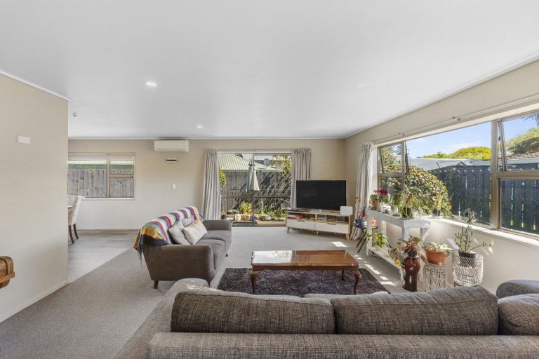 Photo of property in 2/7 Kathleen Place, Rainbow Point, Taupo, 3330
