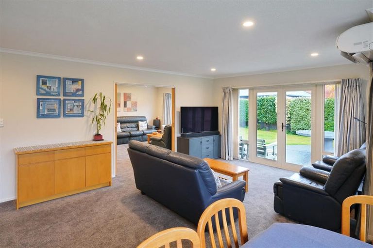 Photo of property in 3 Oaktree Lane, Bishopdale, Christchurch, 8053