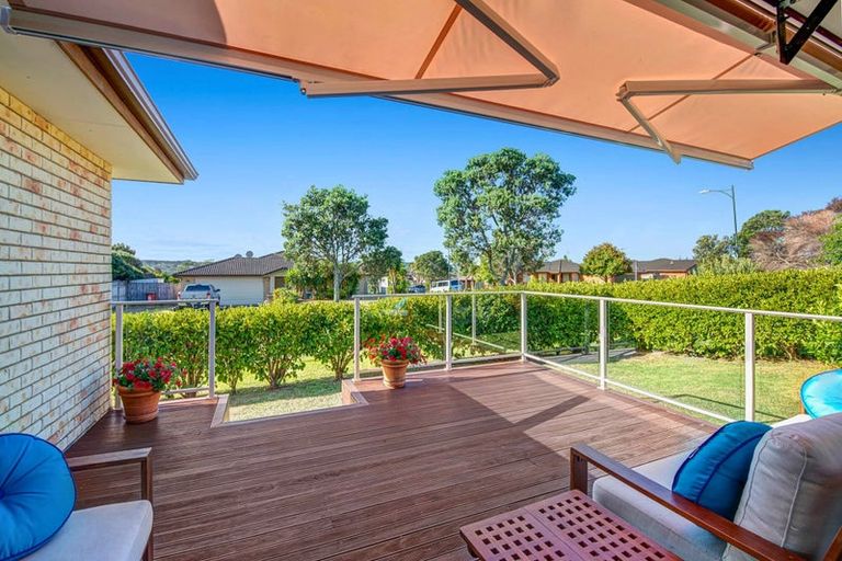 Photo of property in 1 Anchorite Way, Red Beach, 0932