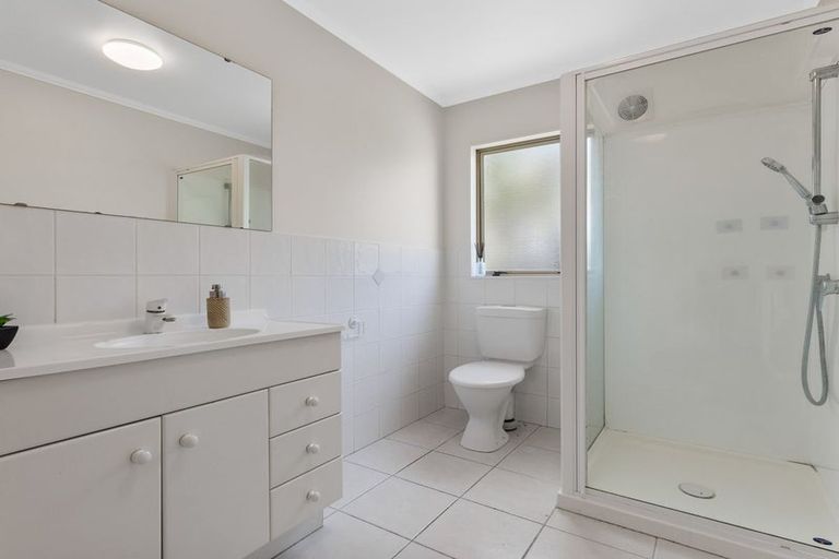 Photo of property in 22 Poturi Streams Avenue, Titirangi, Auckland, 0604