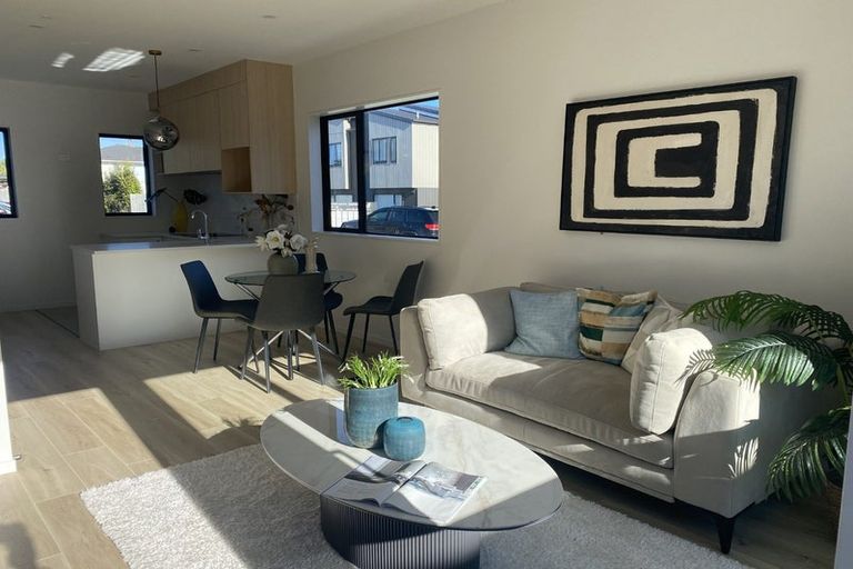 Photo of property in 25 Paetai Lane, Te Atatu Peninsula, 0610