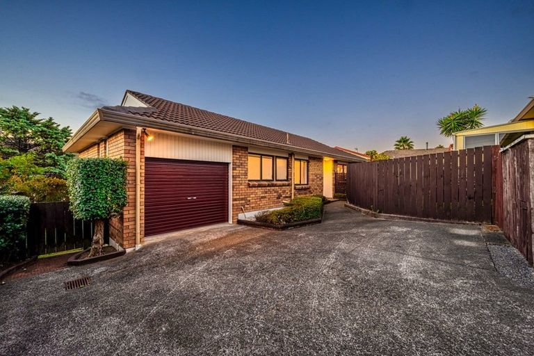 Photo of property in 2/77 Aberfeldy Avenue, Highland Park, Auckland, 2010