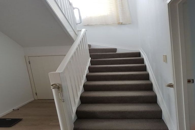 Photo of property in 28 Gibbston Crescent, Flat Bush, Auckland, 2016