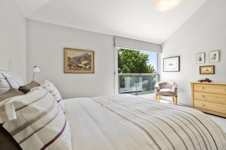 Photo of property in 5f Church Street, Devonport, Auckland, 0624