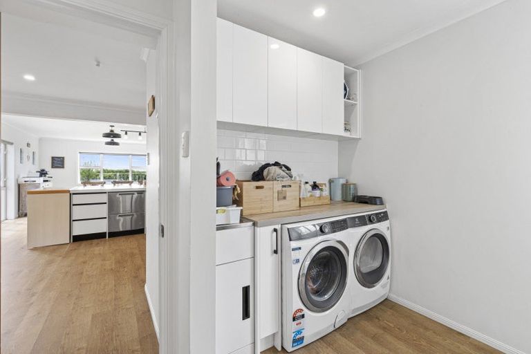 Photo of property in 124 Lower King Road, Tarurutangi, New Plymouth, 4372