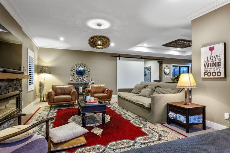 Photo of property in 12 Veale Road, Frankleigh Park, New Plymouth, 4310