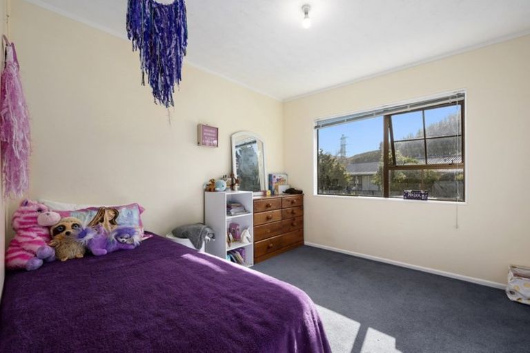 Photo of property in 2 Moonstone Grove, Birchville, Upper Hutt, 5018