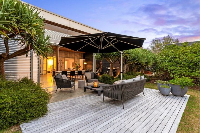 Photo of property in 64 Taumata Road, Omaha, 0986