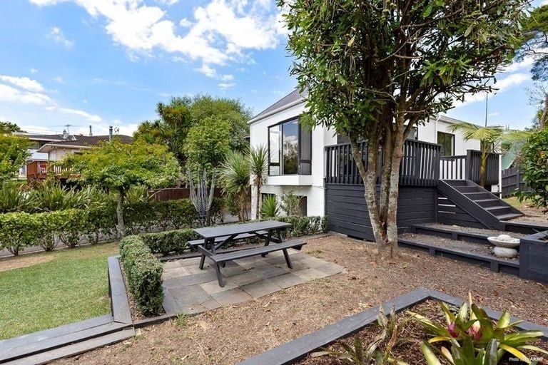 Photo of property in 2/47 Sheridan Drive, New Lynn, Auckland, 0600