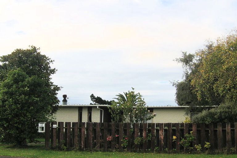 Photo of property in 12 Greenwood Place, Paraparaumu, 5032