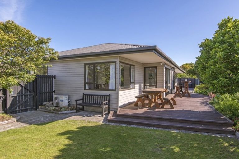Photo of property in 3 Pinaster Place, Parklands, Christchurch, 8083