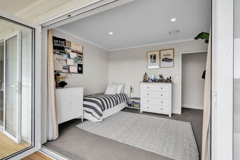 Photo of property in 167 Henwood Road, Paraite, New Plymouth, 4372