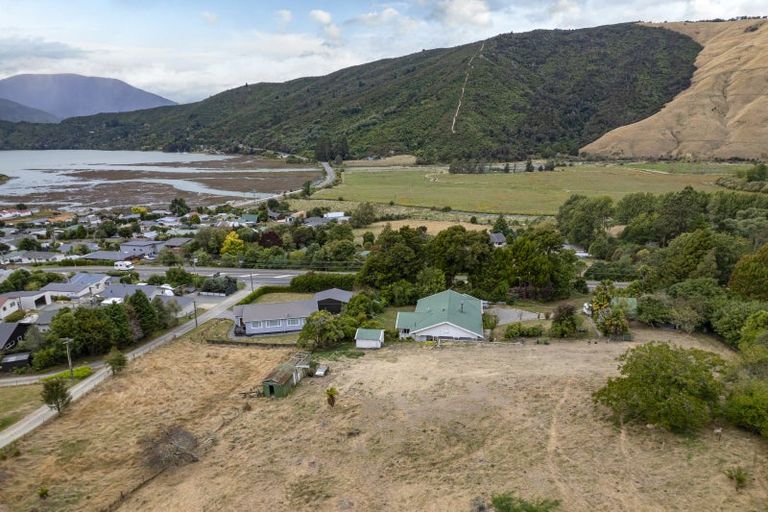 Photo of property in 9 Main Road, Havelock, 7100