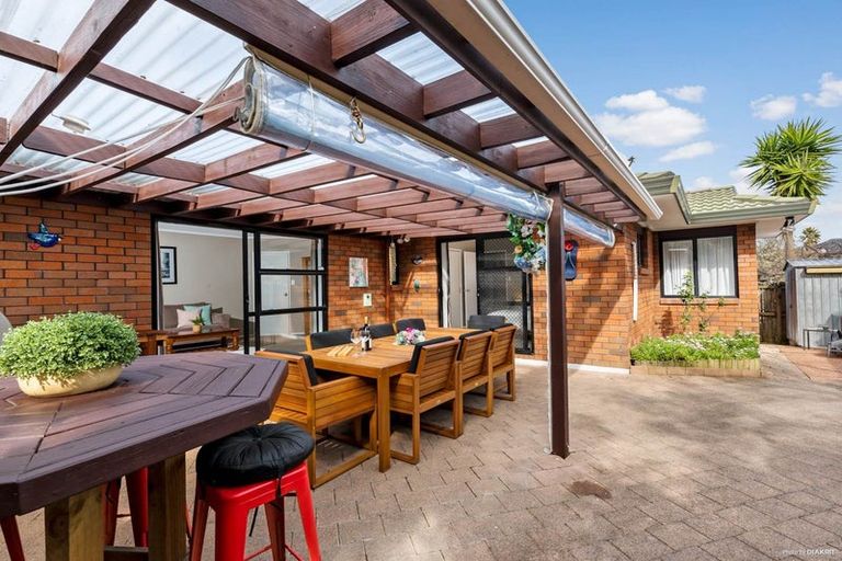 Photo of property in 1 Spears Place, Botany Downs, Auckland, 2010