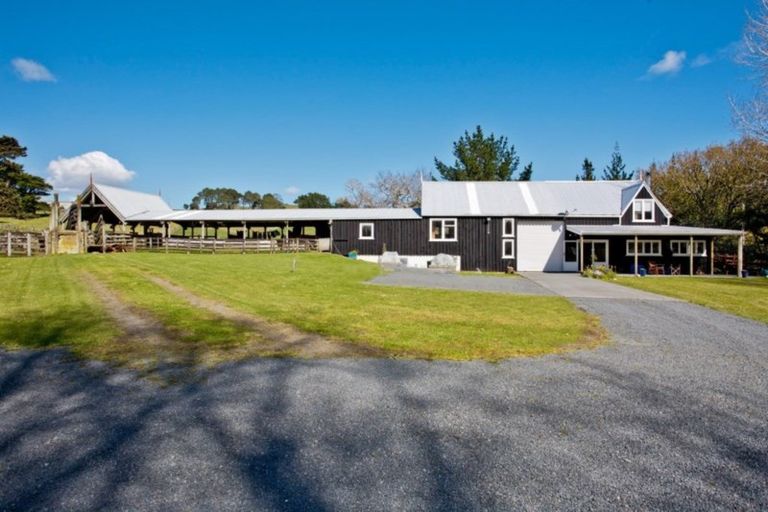 Photo of property in 16 Onewhero Road, Kaukapakapa, 0984