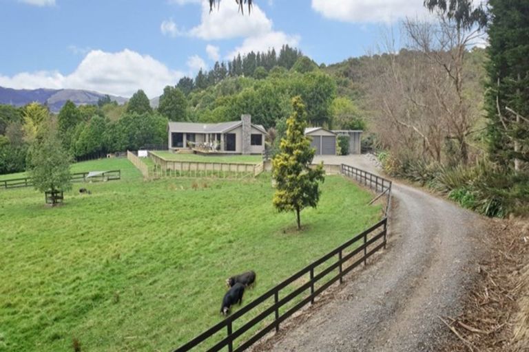 Photo of property in 25 Whisky Way, Aokautere, Palmerston North, 4471