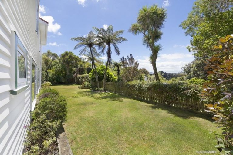 Photo of property in 20 Homewood Crescent, Karori, Wellington, 6012