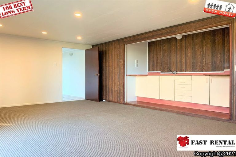 Photo of property in 18 Sumich Place, West Harbour, Auckland, 0618