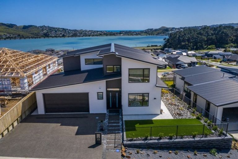 Photo of property in 22 Waitaria Terrace, Aotea, Porirua, 5024