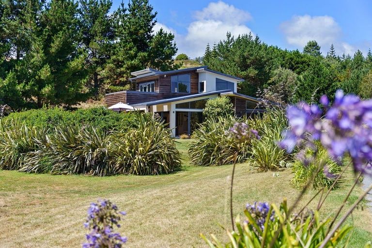 Photo of property in 24 Raukawa Road, Peka Peka, Waikanae, 5391