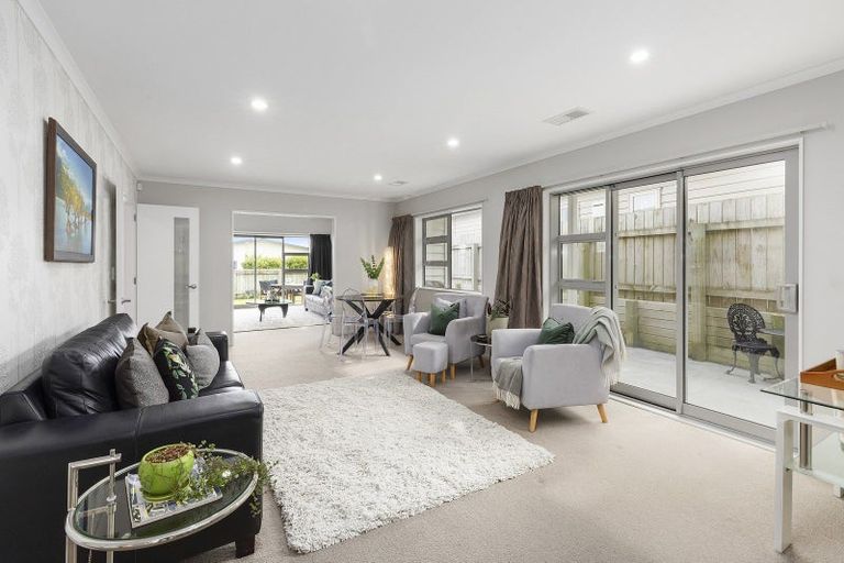 Photo of property in 32 Havana Rise, Grenada Village, Wellington, 6037