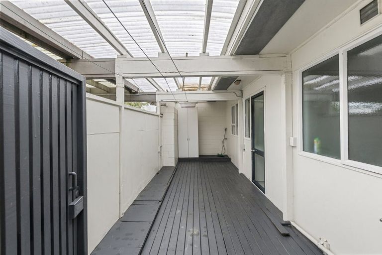 Photo of property in 2/11 Overton Road, Papatoetoe, Auckland, 2025