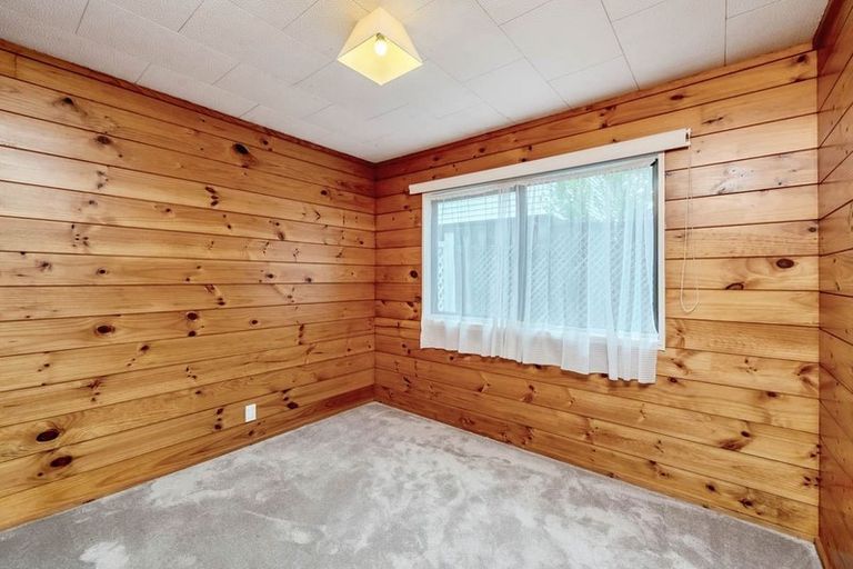 Photo of property in 1/25 Cron Avenue, Te Atatu South, Auckland, 0610