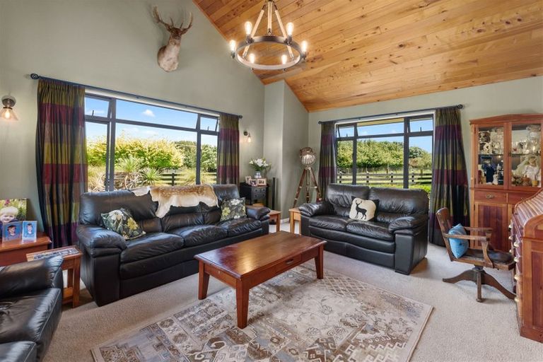 Photo of property in 64 Muhunoa Road West, Ohau, Levin, 5570