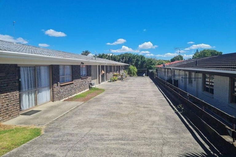Photo of property in 2/8 Dublin Street, Pukekohe, 2120