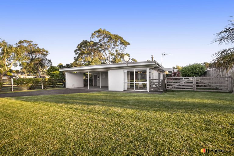 Photo of property in 18 Waterlea Avenue, Mangere Bridge, Auckland, 2022
