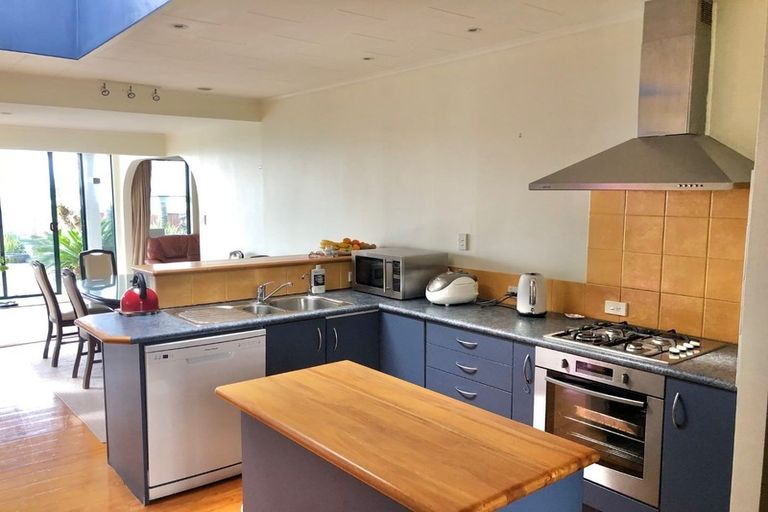 Photo of property in 38 The Esplanade, Eastern Beach, Auckland, 2012