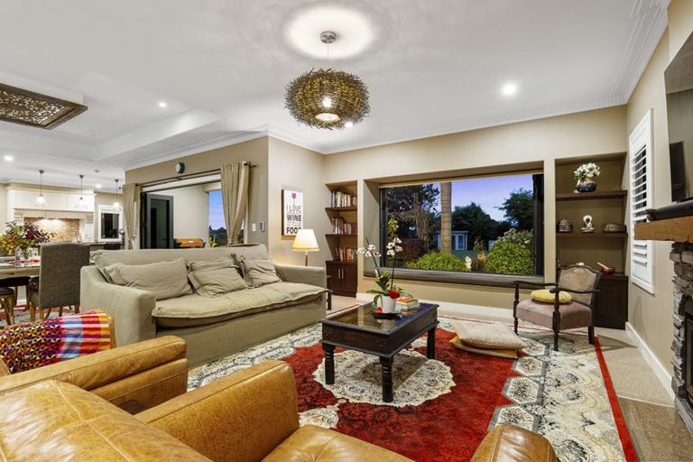 Photo of property in 12 Veale Road, Frankleigh Park, New Plymouth, 4310