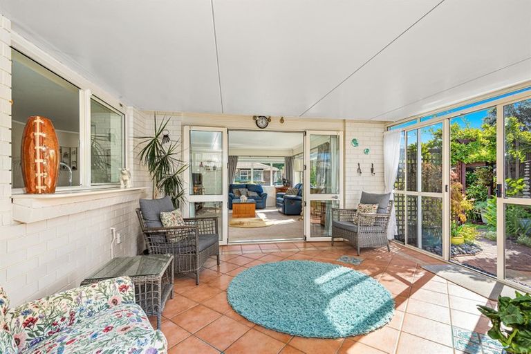 Photo of property in 39 Lakeside Drive, Orewa, 0931