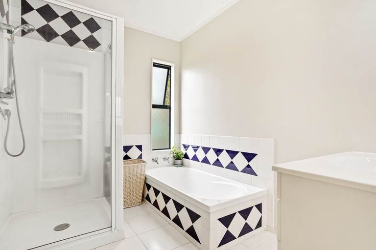 Photo of property in 2/25 Anne Mclean Drive, Bayview, Auckland, 0629