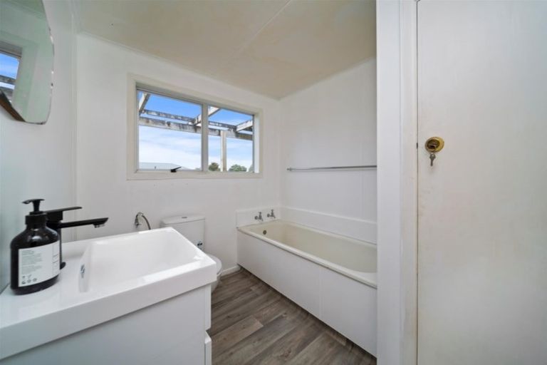 Photo of property in 135 Turuturu Road, Hawera, 4674